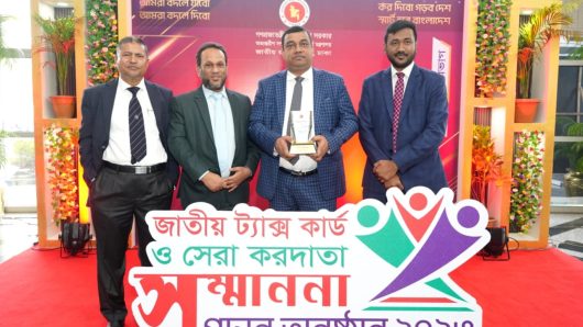 দ্বিতীয় সর্বোচ্চ করদাতা হিসেবে রাষ্ট্রীয় সম্মাননায় ভূষিত হলেন জাহেদ ইকবাল