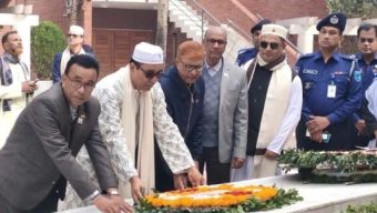 বঙ্গবন্ধুর সমাধিতে খুলনা মেট্রোপলিটন পুলিশ কমিশনারের শ্রদ্ধা নিবেদন