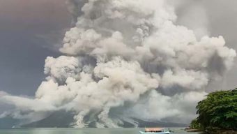 ইন্দোনেশিয়ার মাউন্ট রুয়াং আবার অগ্ন্যুৎপাত, আন্তর্জাতিক বিমানবন্দর বন্ধ