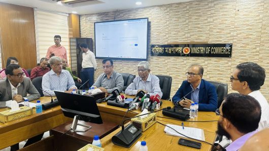 জনসাধারনের জন্য বাজার সুখকর করতে কাজ করছি : বাণিজ্য উপদেষ্টা