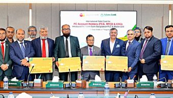 ইসলামী ব্যাংক বৈদেশিক মুদ্রা হিসাবধারীদের জন্য ইন্টারন্যাশনাল ডেবিট কার্ড চালু করেছে